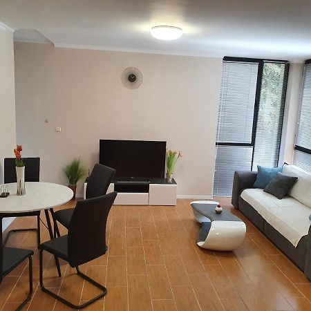 Апартамент За Гости ,,1В-15" Амара Бутик"" Rawda Exterior foto